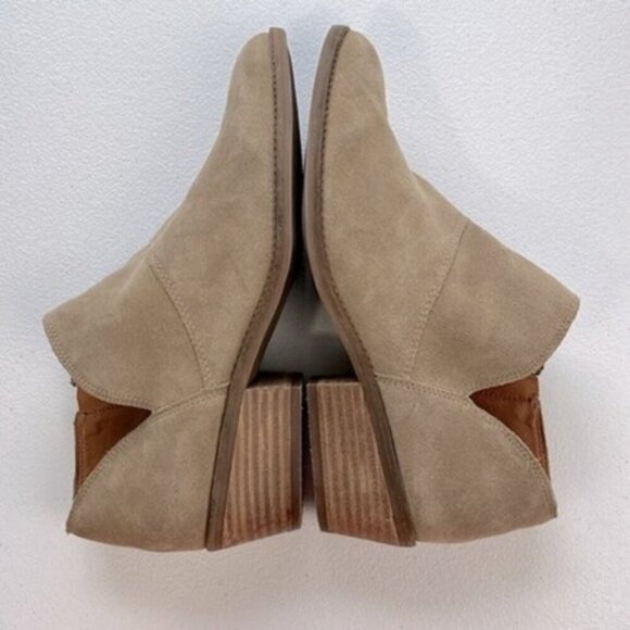 Lucky Brand Brekke Suede Booties Taupe Pull-on Low Heel Asymmetric Ankle Shoes 9 - Picture 6 of 9